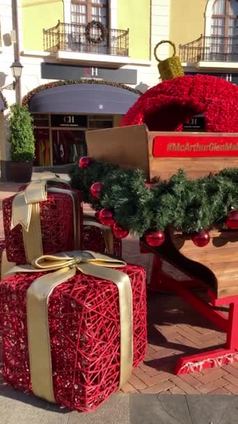 2023年11月15日 スペインのマラガ市長ショッピングセンターでクリスマスのお祝いの魅力をキャプチャします — ストック動画