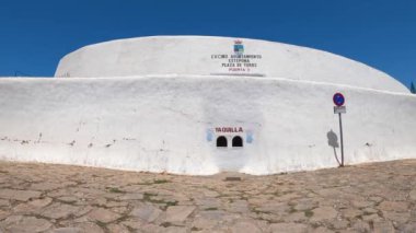 ESTEPONA, İspanya - 29 Temmuz 2023: Estepona, İspanya 'da Buluşma Binası