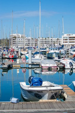 LAGOS, PORTUGAL - FERBUARY 28, 2023: Lagos, Portekiz limanında 28 Şubat 2023