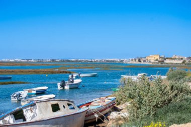 LAGOS, PORTUGAL - FERBUARY 28, 2023: Lagos, Portekiz limanında 28 Şubat 2023