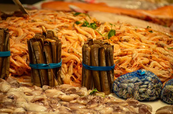 Enjoining diversity of fresh seafood on Atarazanas Central Market