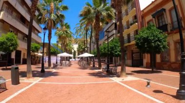 HUELVA, İspanya - 11 Haziran 2023: Huelva, İspanya 'da yaz günü şehir merkezini keşfetmek