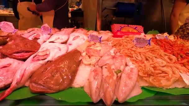 Malaga Hiszpania Listopad 2023 Łącząc Różnorodność Świeżych Owoców Morza Mięsa — Wideo stockowe