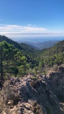 Malaga, Endülüs, İspanya 'daki Tejeda, Almijara ve Alhama Doğal Parkı' nın Lucero zirvesine yürüyüş