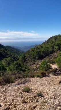 Malaga, Endülüs, İspanya 'daki Tejeda, Almijara ve Alhama Doğal Parkı' nın Lucero zirvesine yürüyüş