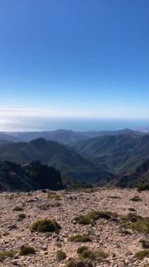 Malaga, Endülüs, İspanya 'daki Tejeda, Almijara ve Alhama Doğal Parkı' nın Lucero zirvesine yürüyüş