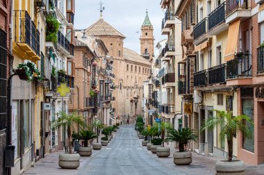 ANTEQUERA, İspanya - 17 Eylül 2023: Antequera, İspanya 'nın tarihi merkezinde yürüyüş 17 Eylül 2023