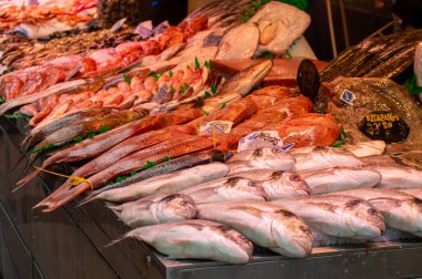 Atarazana Merkez Pazarı 'nda taze deniz ürünlerinin çeşitlendirilmesi 