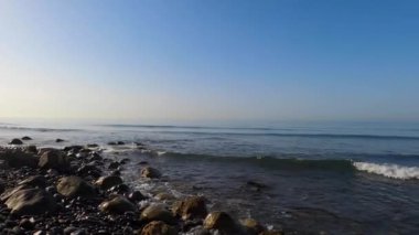 Estepona, İspanya 'da sahil ve deniz kıyısında gezinti