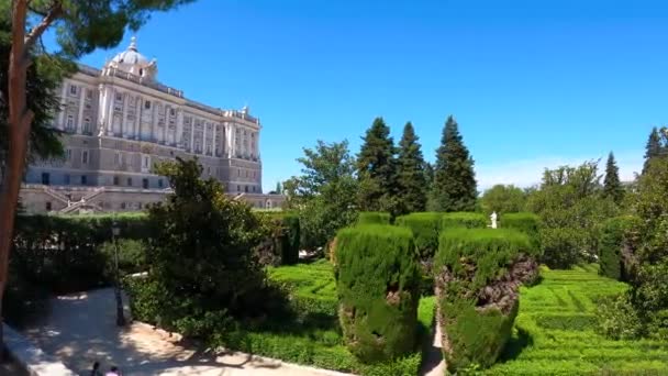 马德里 2023年7月8日 皇家宫殿 Palacio Real Madrid 西班牙王室的官邸 2023年7月8日在西班牙马德里的萨巴蒂尼花园 Sabatini Gardens — 图库视频影像