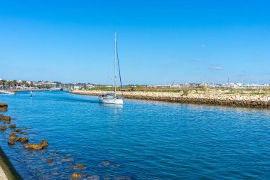 LAGOS, PORTUGAL - FERBUARY 28, 2023: Lagos, Portekiz limanında 28 Şubat 2023
