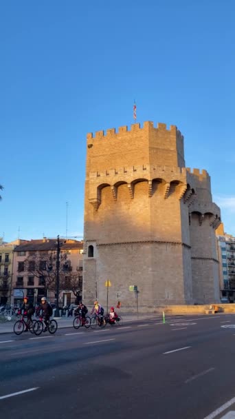 Valencia Spanien Ruari 2024 Torres Serranos Spansk Arkitektur Offentliga Kommersiella — Stockvideo