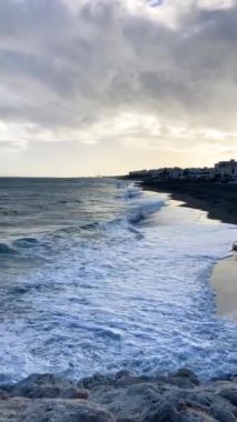 Torremolinos, Malaga, Costa del Sol, İspanya 'da Akdeniz üzerinde gün doğumu