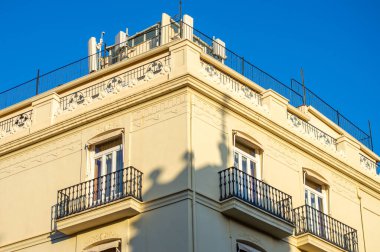 VALENCIA, İspanya - 2 Şubat 2024: İspanya Mimarisi 2 Şubat 2024 tarihinde İspanya 'nın Valencia kentindeki kamu ticari ve tarihi caddelerde