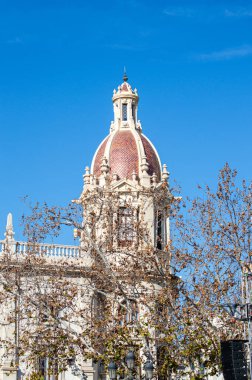 VALENCIA, İspanya - 2 Şubat 2024: İspanya Mimarisi 2 Şubat 2024 tarihinde İspanya 'nın Valencia kentindeki kamu ticari ve tarihi caddelerde