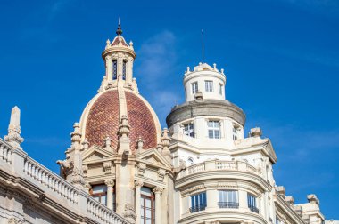 VALENCIA, İspanya - 2 Şubat 2024: İspanya Mimarisi 2 Şubat 2024 tarihinde İspanya 'nın Valencia kentindeki kamu ticari ve tarihi caddelerde