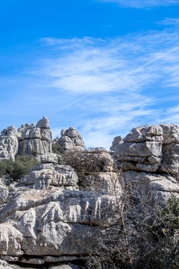 Torcal de Antequerra Ulusal Parkı 'nda yürüyüş, kireçtaşı kaya oluşumları ve Endülüs, Malaga, İspanya' da alışılmadık karst şekilleriyle tanınan.