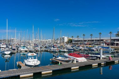 LAGOS, PORTUGAL - FERBUARY 28, 2023: Lagos, Portekiz limanında 28 Şubat 2023