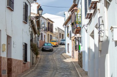 ANTEQUERA, İspanya - 17 Eylül 2023: Antequera, İspanya 'nın tarihi merkezinde yürüyüş 17 Eylül 2023