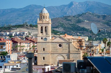 ALMUNECAR, İspanya - 12 Ekim 2023: Almunecar, İspanya 'daki Enkarnasyon Kilisesi