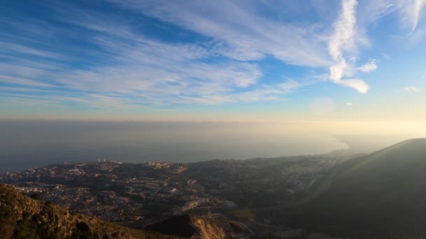 从西班牙安达卢西亚Costa Del Sol的Calamorro峰在地中海和Fuengirola上空落日 — 图库视频影像