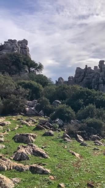 Caminhando Pelo Parque Nacional Torcal Antequerra Formações Rochosas Calcário Conhecido — Vídeo de Stock