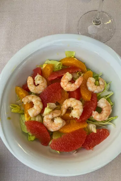 Karides ve greyfurtlu taze salata.