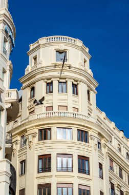 VALENCIA, İspanya - 2 Şubat 2024: İspanya Mimarisi 2 Şubat 2024 tarihinde İspanya 'nın Valencia kentindeki kamu ticari ve tarihi caddelerde