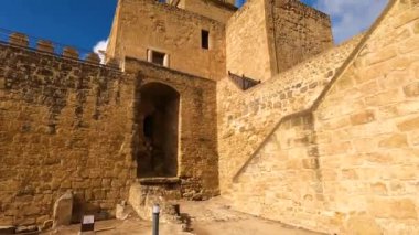 ANTEQUERA, İspanya - 17 Eylül 2023: Antequera, İspanya 'daki Alcazaba kalesi 17 Eylül 2023