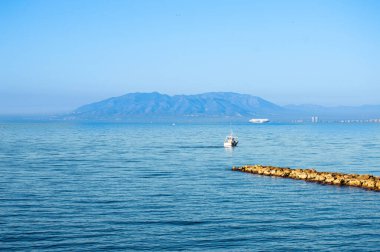 İspanya, Rincon de la Victoria 'da plajda gün doğumu