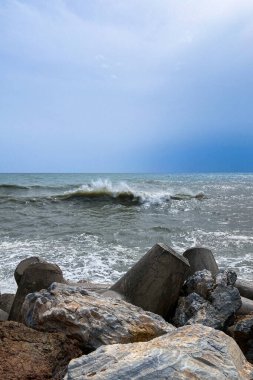 Benalmadena, İspanya 'daki rıhtımda deniz fırtınası