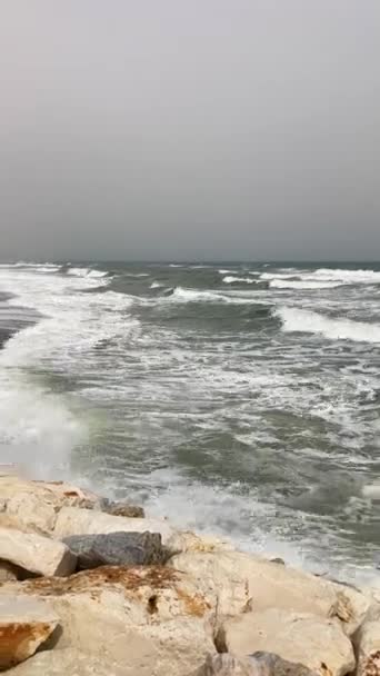 西班牙托雷莫利诺斯码头的海上风暴 — 图库视频影像