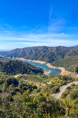 Güneşli bir günde Istan su deposu, Marbella, Endülüs, İspanya