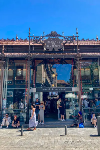 MADRID, İspanya - 8 Temmuz 2023: Miguel Market 