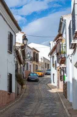 ANTEQUERA, İspanya - 17 Eylül 2023: Antequera, İspanya 'nın tarihi merkezinde yürüyüş 17 Eylül 2023