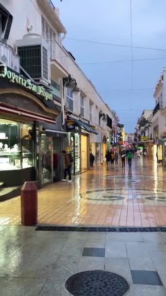 Torremolinos Ισπανια Μαρτίου 2024 Βροχερός Καιρός Στο Κέντρο Της Πόλης — Αρχείο Βίντεο