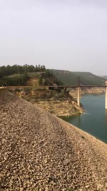 Francisco Abellan Dammen Ligger Vid Floden Fardes Granada Spanien — Stockvideo