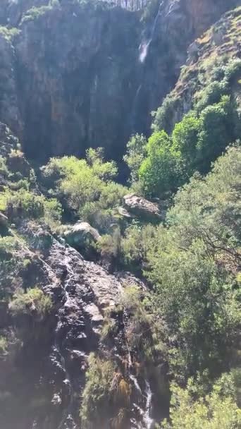 Trilha Caminhada Para Cachoeiras Sobre Rio Caballos Parque Nacional Sierra — Vídeo de Stock
