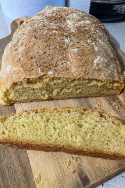 Ev yapımı ekşi ekmek fırından yeni çıktı.