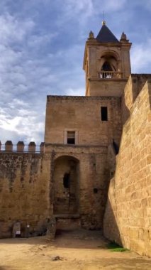 ANTEQUERA, İspanya - 17 Eylül 2023: Antequera, İspanya 'daki Alcazaba kalesi 17 Eylül 2023