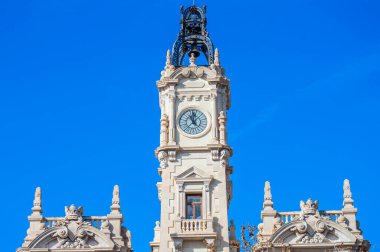 VALENCIA, İspanya - 2 Şubat 2024: İspanya Mimarisi 2 Şubat 2024 tarihinde İspanya 'nın Valencia kentindeki kamu ticari ve tarihi caddelerde