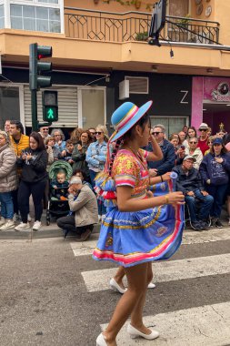 FUENGIROLA, İspanya - 1 Mayıs 2024: Fuengirola, İspanya 'daki Uluslararası Fuar Fuarı' nın açılış töreni