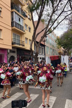 FUENGIROLA, İspanya - 1 Mayıs 2024: Fuengirola, İspanya 'daki Uluslararası Fuar Fuarı' nın açılış töreni