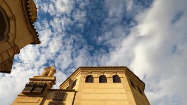 ANTEQUERA, İspanya - 17 Eylül 2023: Antequera, İspanya 'daki Santiago Apostol Kilisesi