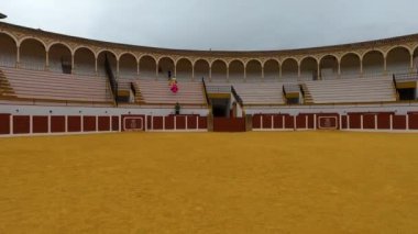 ANTEQUERA, İspanya - 17 Eylül 2023: Antequera, İspanya 'daki Bullring veya Plaza de toros binası 17 Eylül 2023