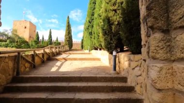 ANTEQUERA, İspanya - 17 Eylül 2023: Antequera, İspanya 'daki Alcazaba kalesi 17 Eylül 2023