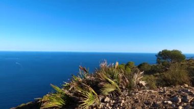 Akdeniz kıyısında gün batımı. La Herradura, Andulasia, Güney İspanya
