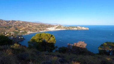 Akdeniz kıyısında gün batımı. La Herradura, Andulasia, Güney İspanya