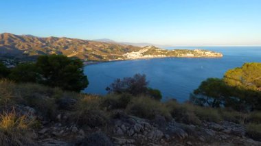 Akdeniz kıyısında gün batımı. La Herradura, Andulasia, Güney İspanya