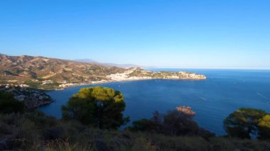 Akdeniz kıyısında gün batımı. La Herradura, Andulasia, Güney İspanya